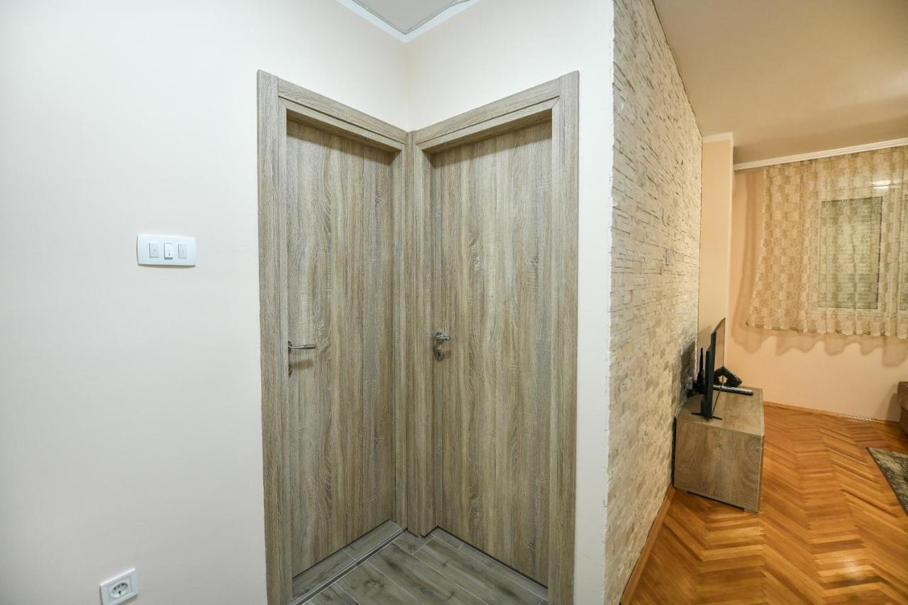 Apartman Centar 2 ポドゴリツァ エクステリア 写真