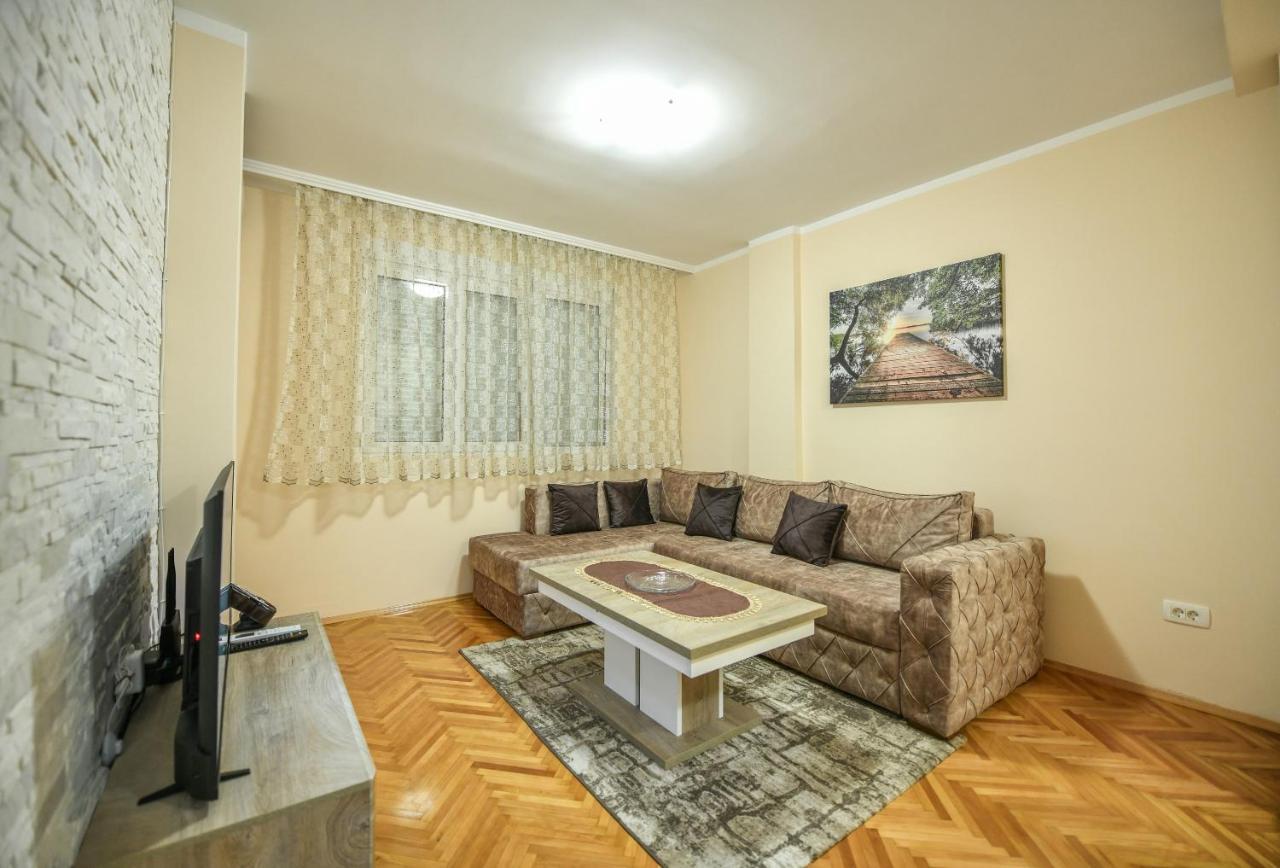Apartman Centar 2 ポドゴリツァ エクステリア 写真